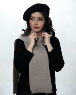 شال گردن زنانه کاموا ساده سیلکا - تصویر 3