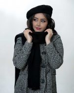 شال گردن زنانه کاموا ساده سیلکا - تصویر 2