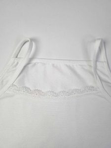 تاپ دخترانه بندی پنبه حاشیه گیپور سفید