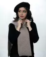 شال گردن زنانه کاموا ساده سیلکا - تصویر 3