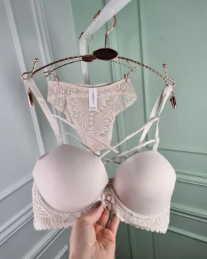 ست شورت و سوتین گیپور هارنس دار leen