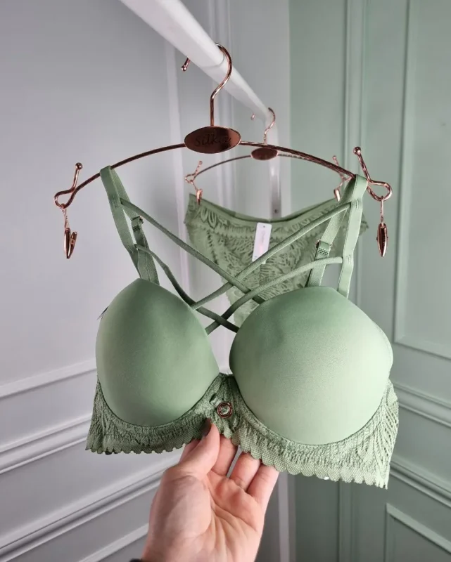 ست شورت و سوتین گیپور هارنس دار leen